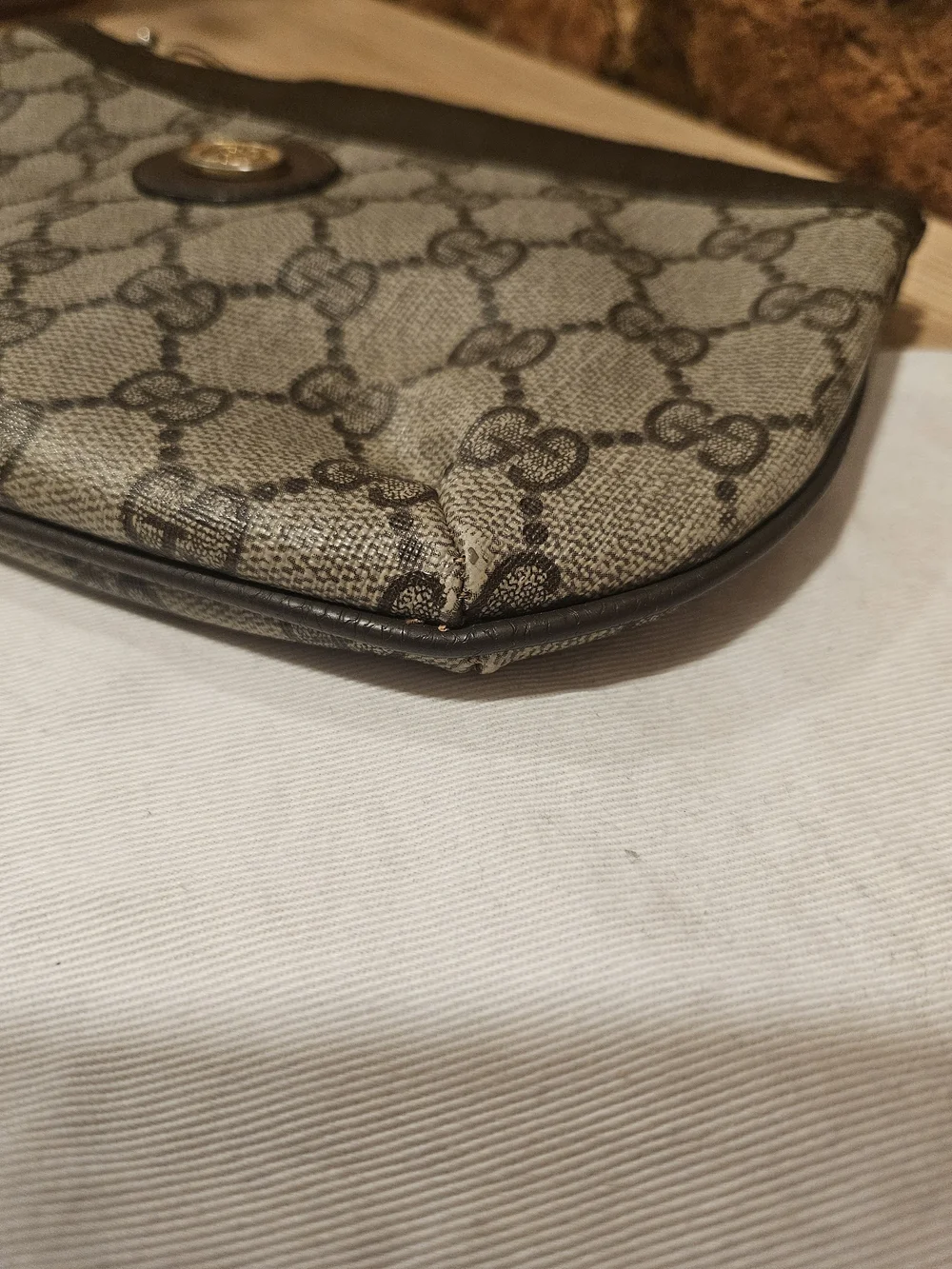 Gucci classic wristlet